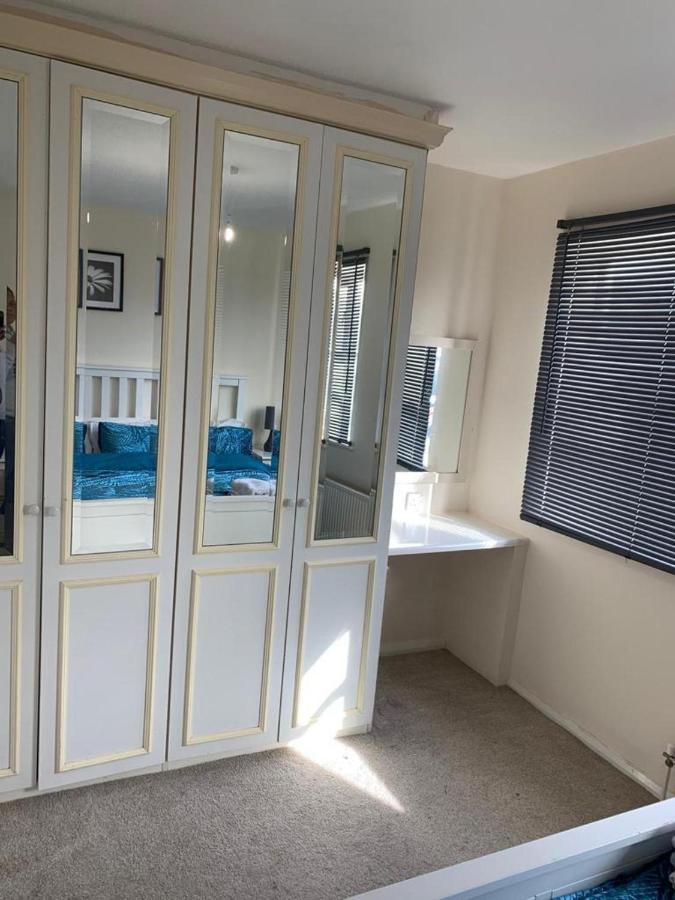 Charming 2-Bed House In London Villa ภายนอก รูปภาพ